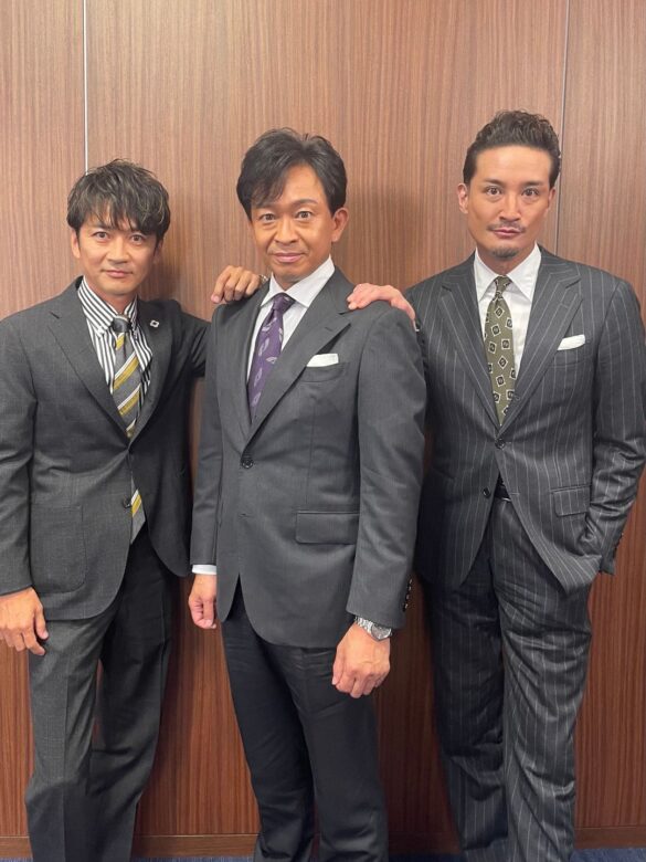 TOKIOの松岡さん、城島さん、国分さんのスリーショット写真